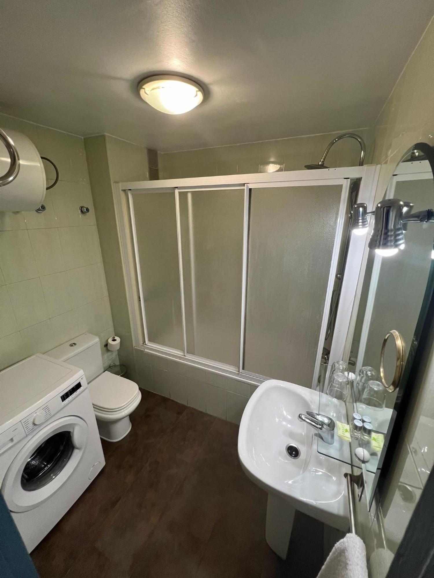 Apartamentos Playa Bajondillo ตอร์เรโมลิโนส ห้อง รูปภาพ